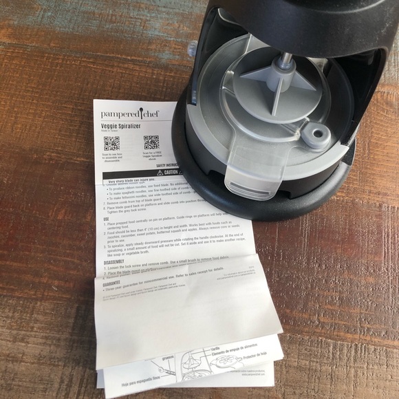Pampered Chef Veggie Spiralizer NWT - Picture 3 of 8